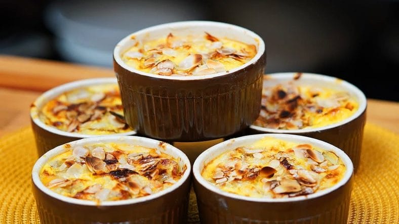 Cea mai delicioasă Prăjitură de Banane – Prăjitură de casă simplă și rapidă – E un fel de cremă de zahăr ars cu banane