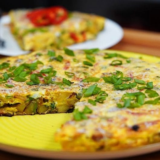 Fritatta (Omletă cu cartofi prăjiți, parmezan și legume)