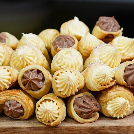 Cum să faci cele mai DELICIOASE Rulouri cu Cremă de Vanilie - Rețete de Sărbători