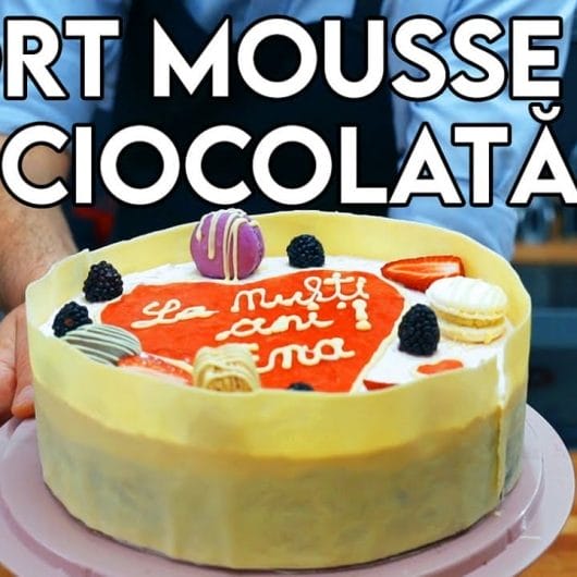 Tort cu Mousse de Ciocolată, Fructe de Pădure și Blat cu Oreo