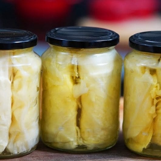Frunze de varză în borcan (la saramură)