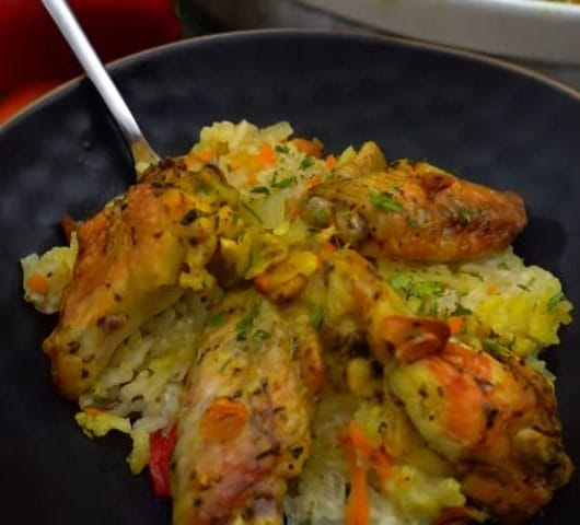 Aripioare de pui cu orez și legume